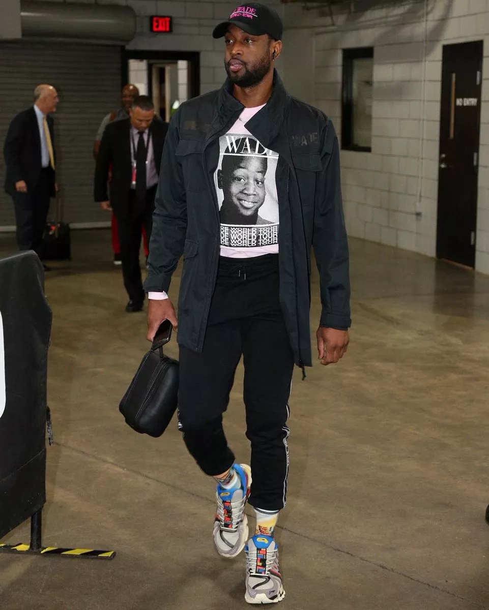 后者脚步更 后者脚步更